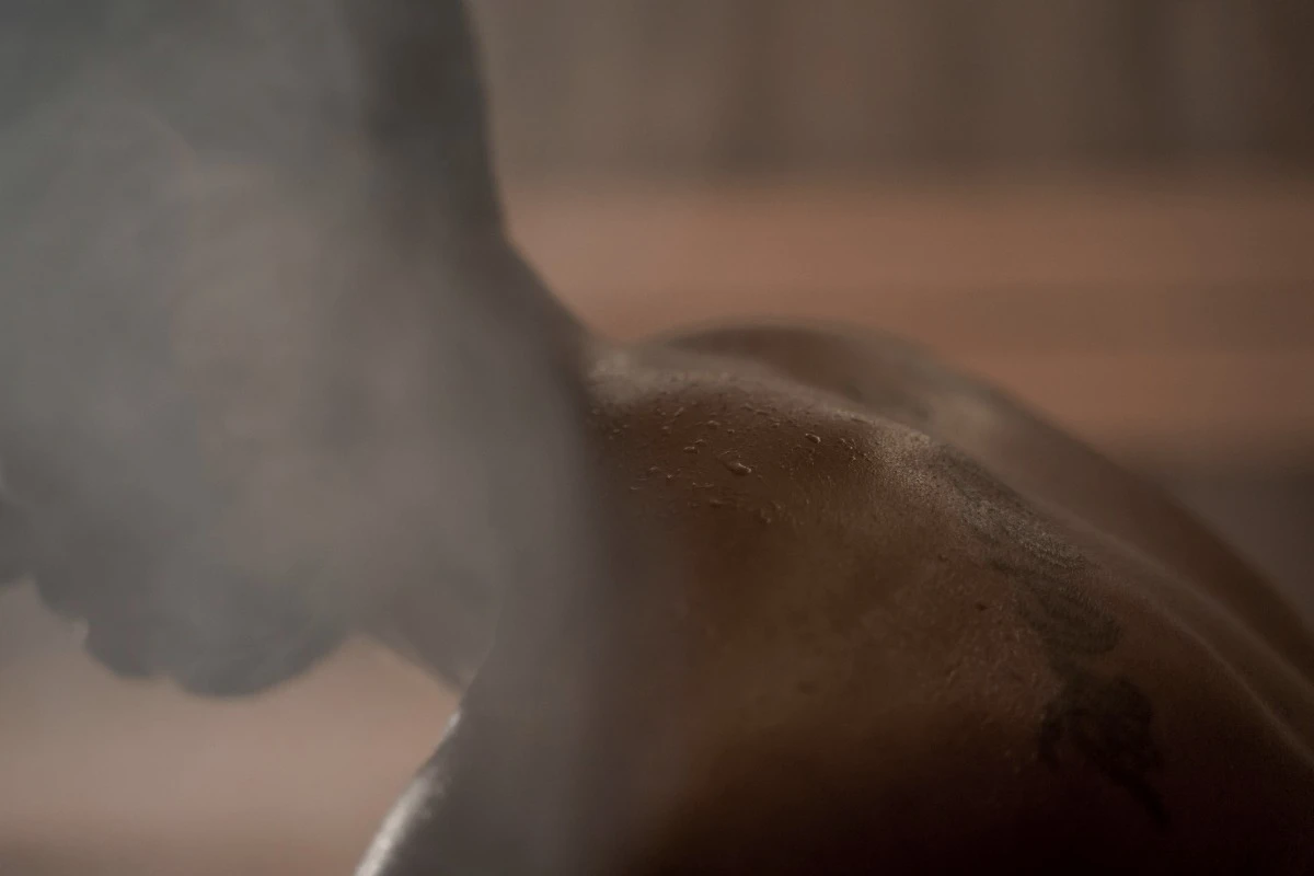 Heat Therapy vs Massage: What the Evidence Says About Muscle Recovery
